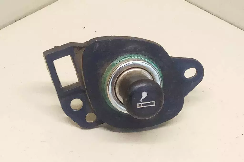 Прикуриватель к Mazda MPV 2000