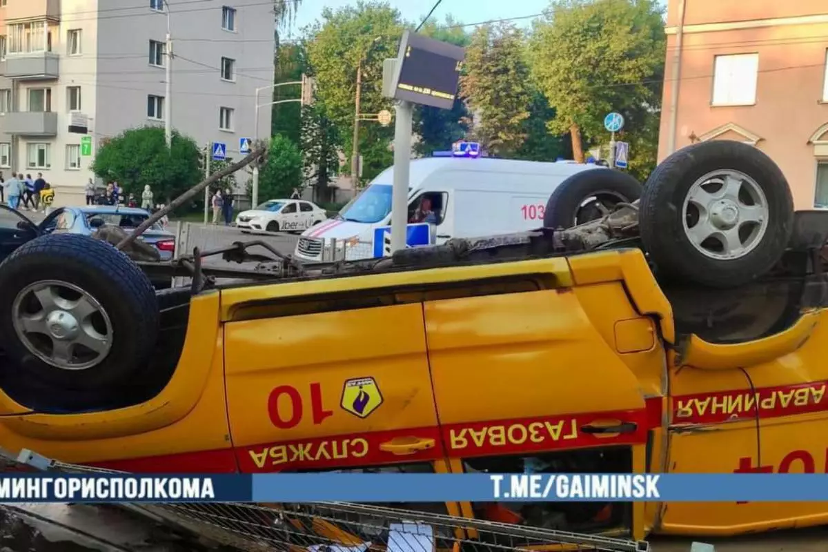 В Минске опрокинулся УАЗ газовой службы