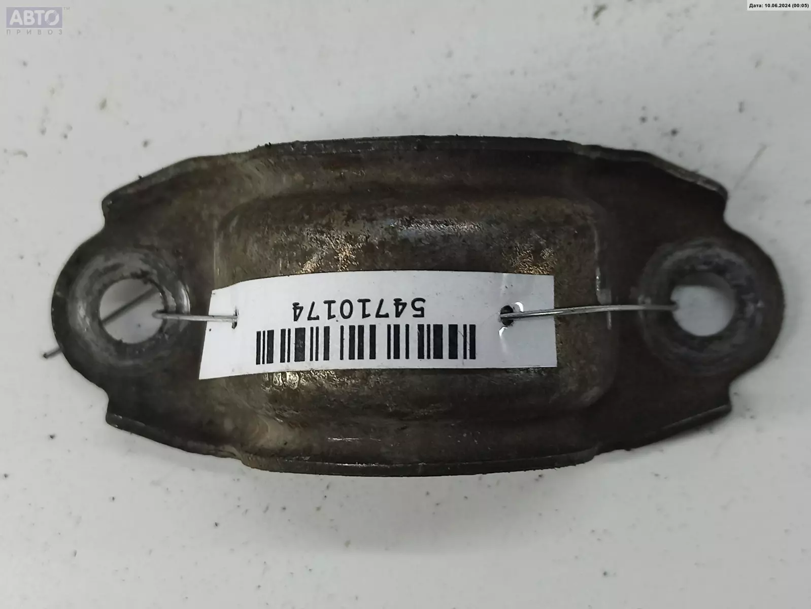 Крепление аккумулятора к Audi A6 1999