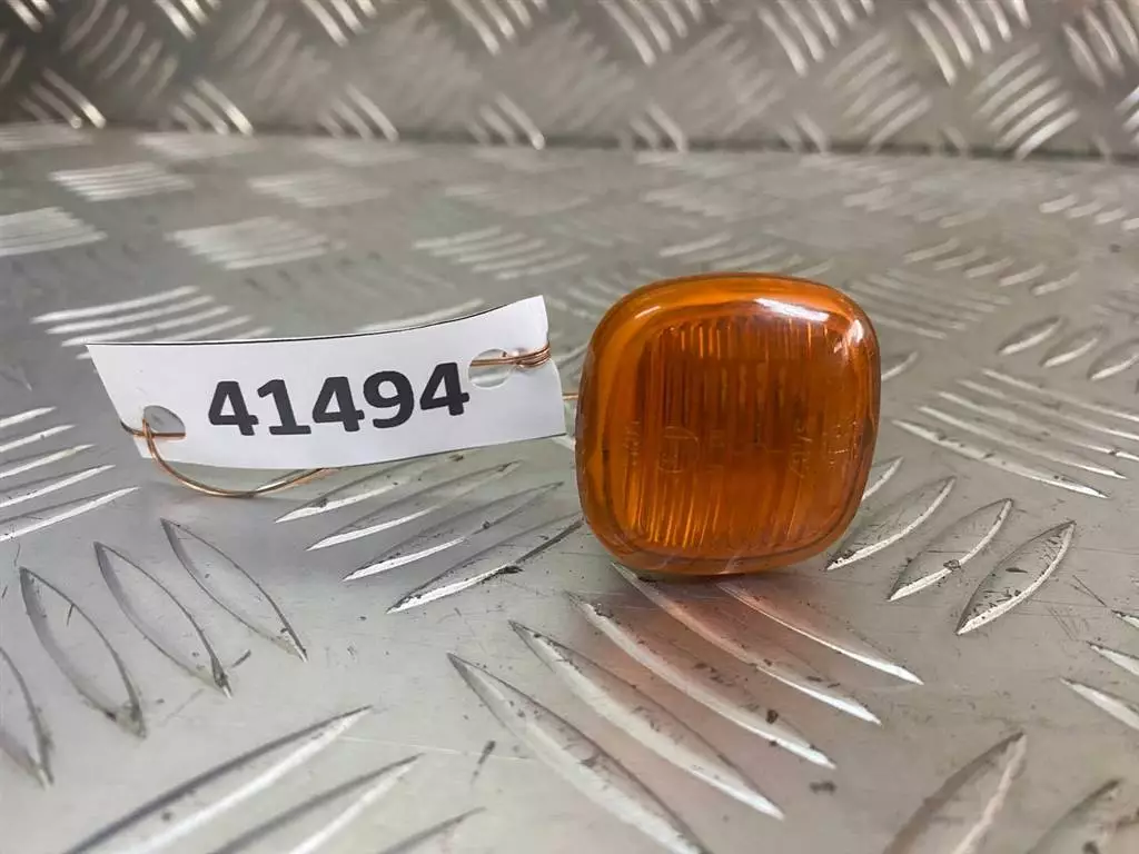 Повторитель передний левый к Audi A4 1996