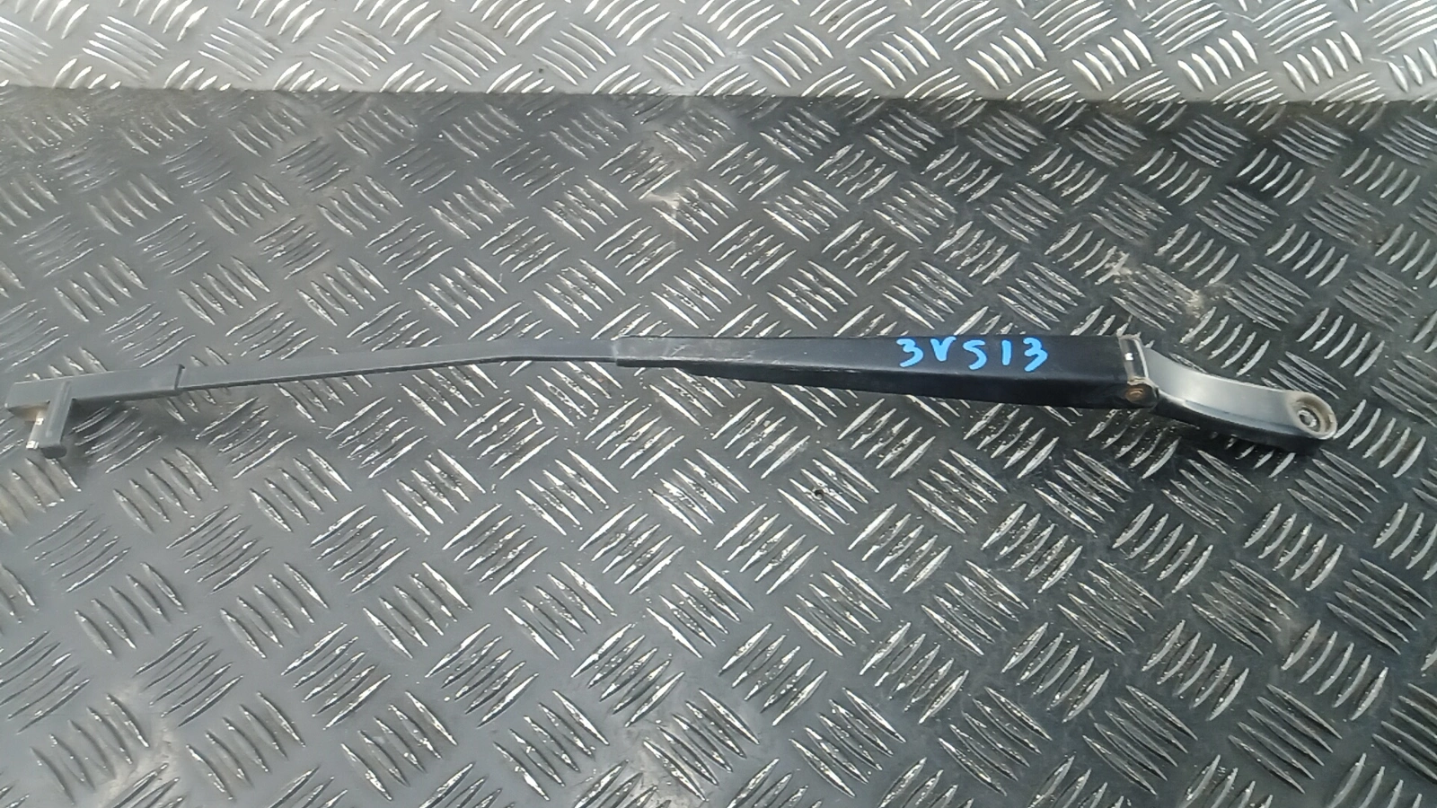 Щеткодержатель к Volkswagen Touran 2004