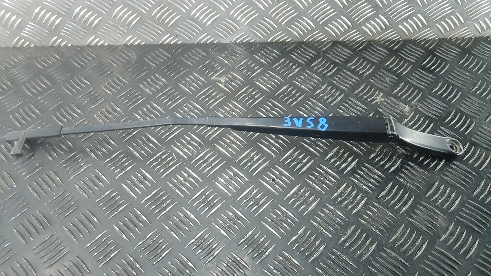 Щеткодержатель к Volkswagen Touran 2004