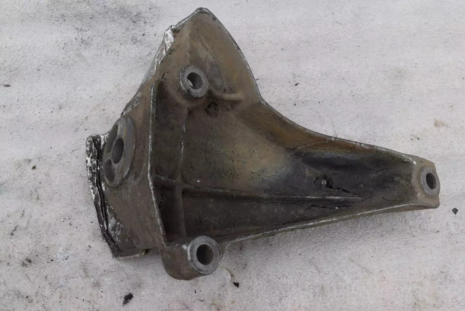 Кронштейн КПП к Audi A6 1999