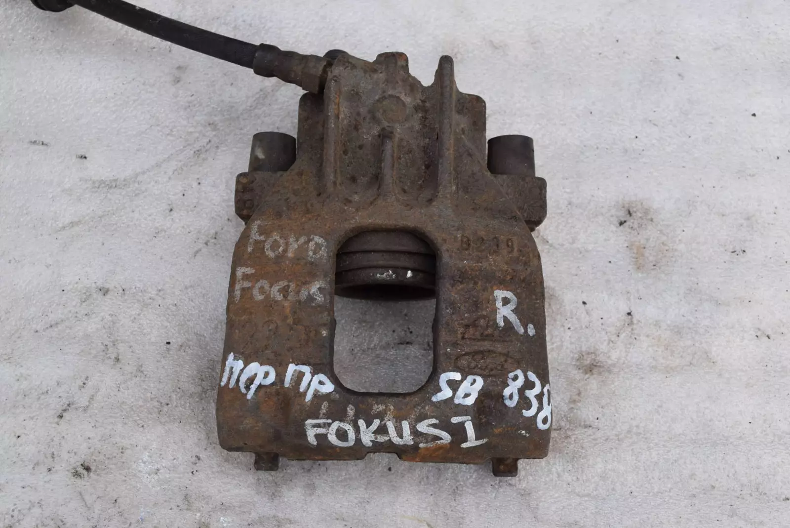 Суппорт передний правый к Ford Focus 1999