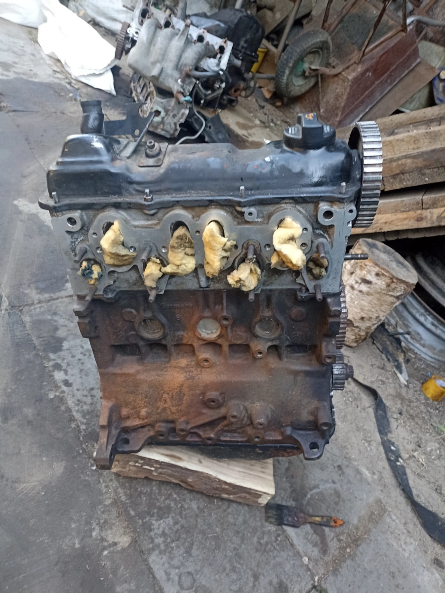 Двигатель к Audi 80 1991