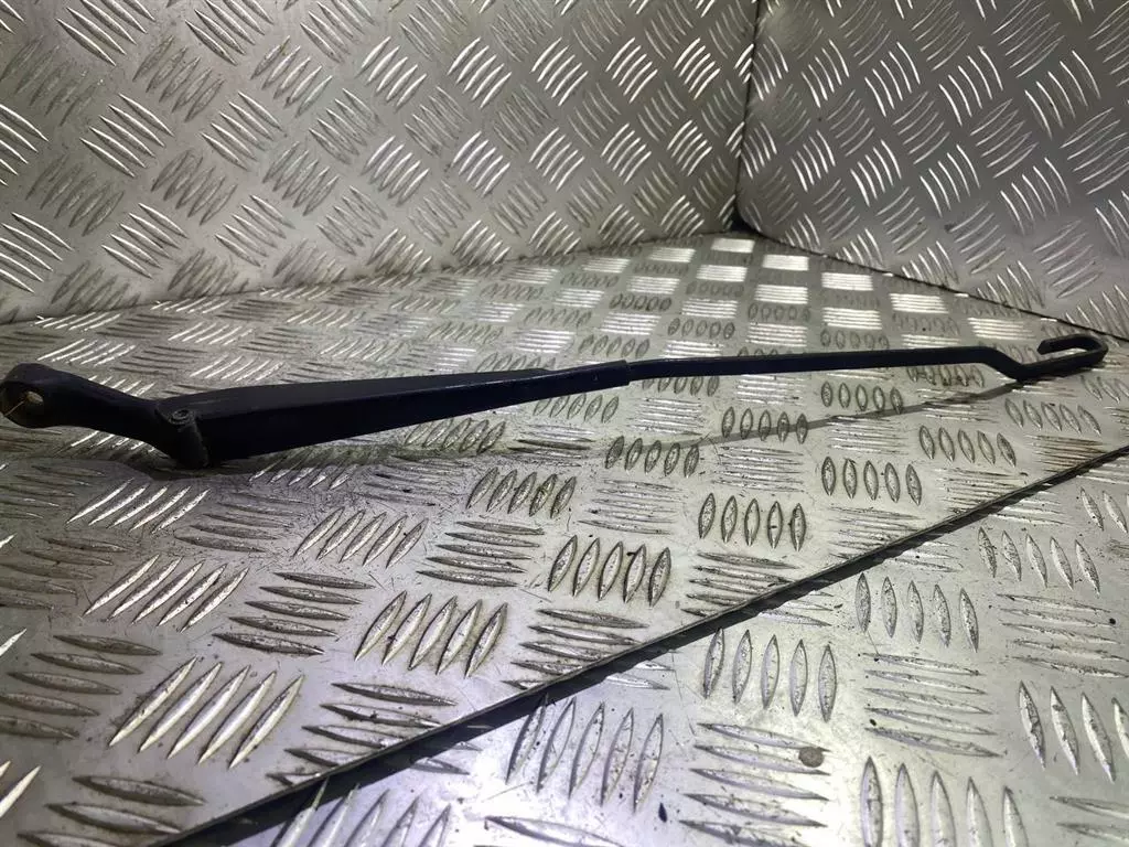 Щеткодержатель к Volkswagen Passat 1999
