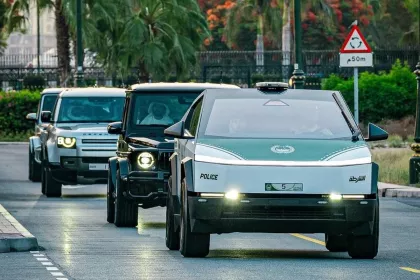 Первый Tesla Cybertruck в Дубае одели в полицейскую ливрею