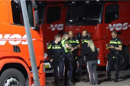 В Нидерландах белорус-дальнобойщик ранил троих коллег и скрылся