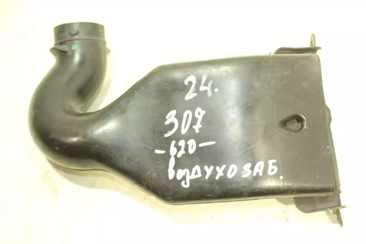Воздуховод к Peugeot 307 2005
