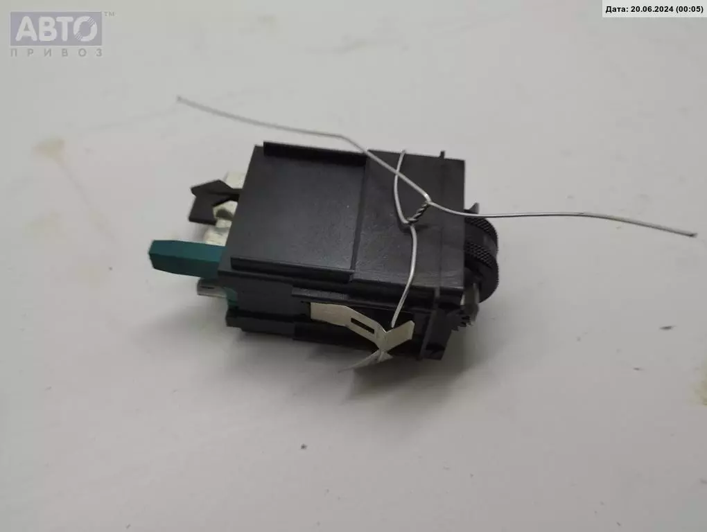 Кнопка  к Audi A6 2002