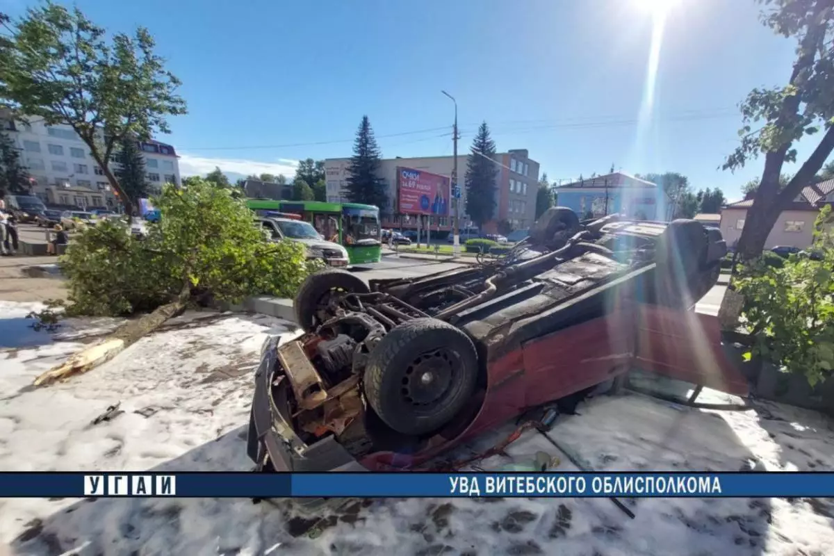 Авария с переворотом BMW в Витебске попала на видео