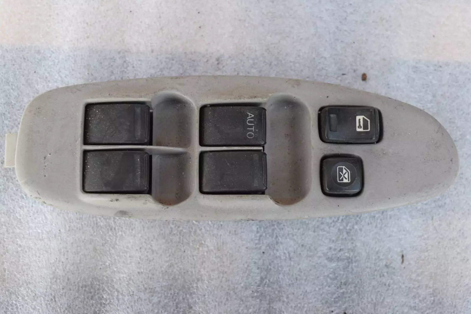 Блок управления стеклоподъемниками  к Nissan Almera Tino 2001