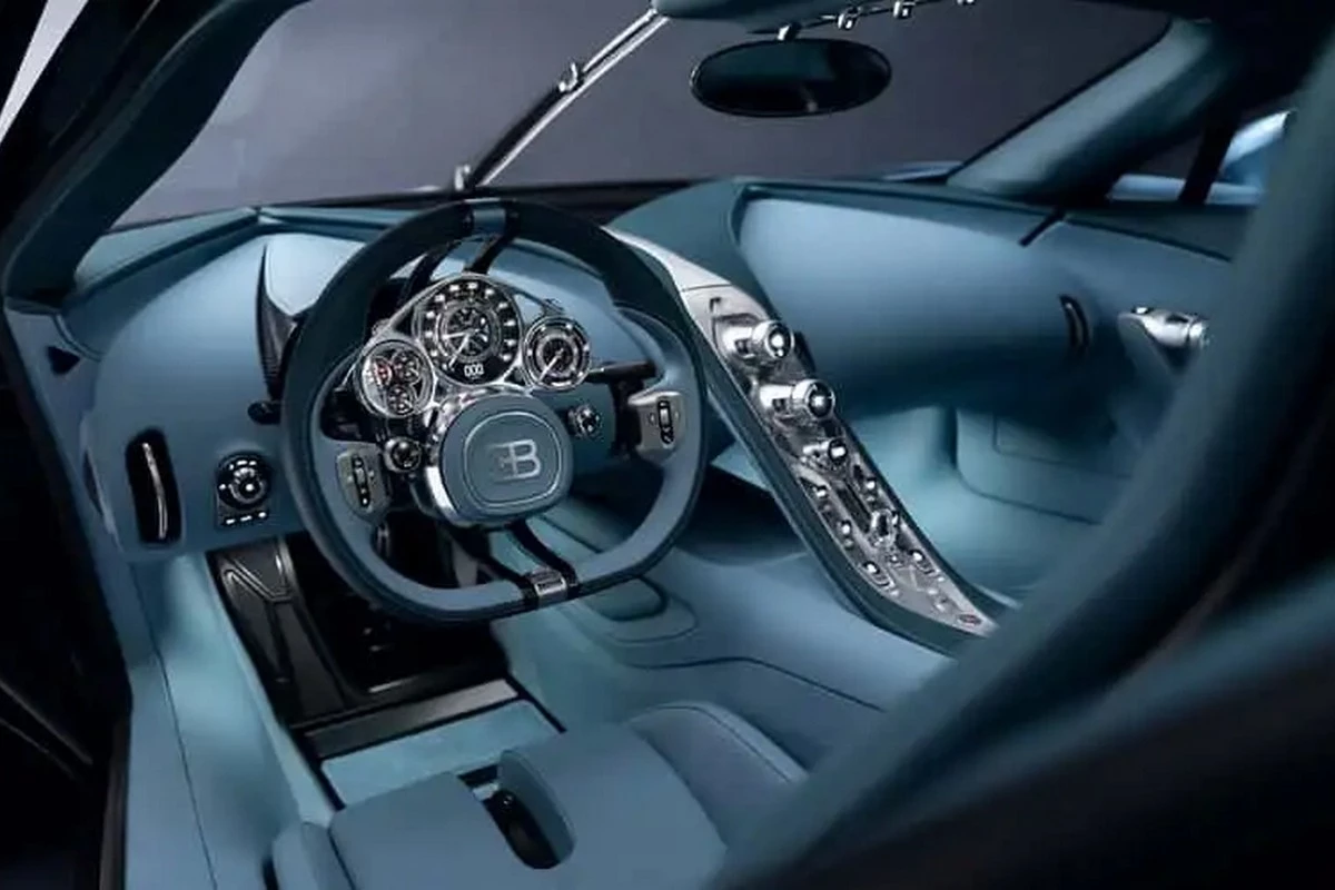 Уникальная панель инструментов Bugatti Tourbillon как швейцарские часы