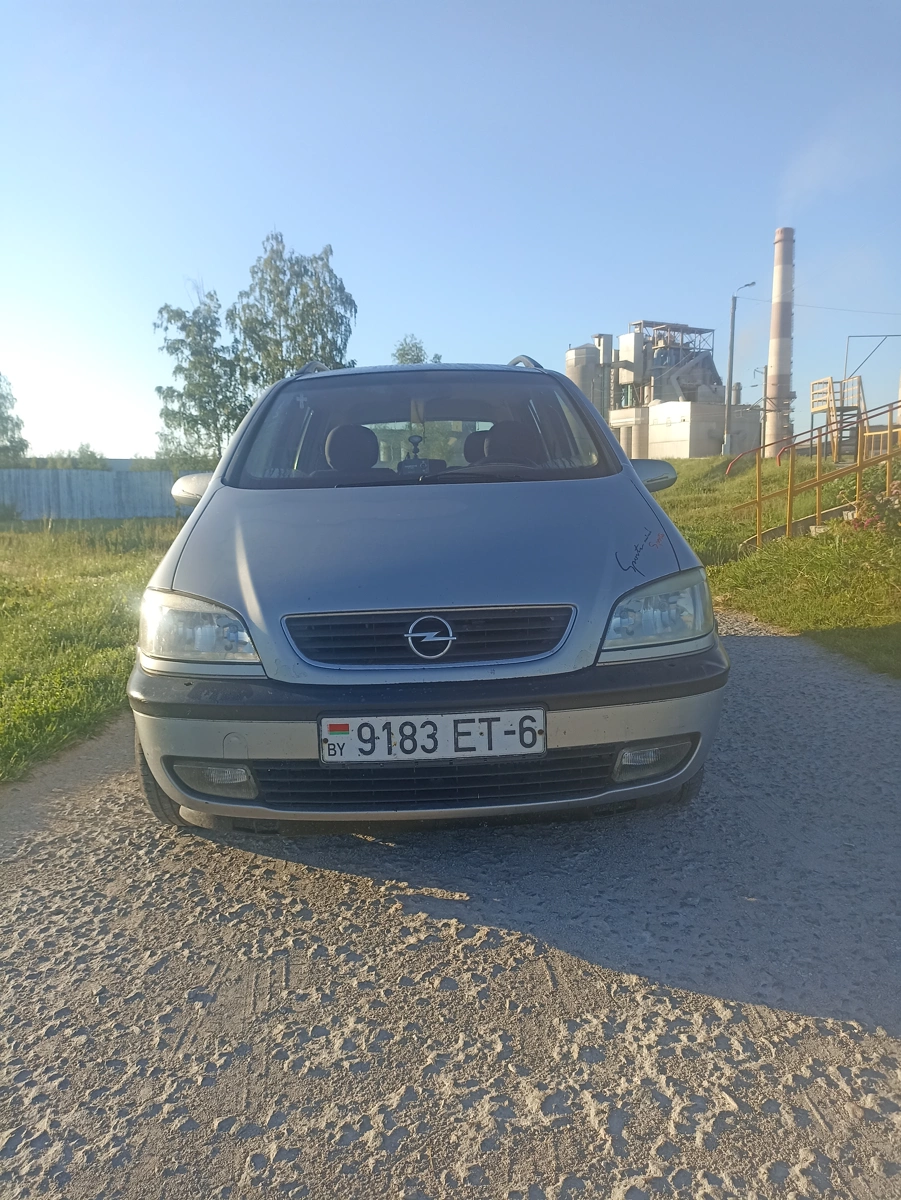 Opel Zafira A, 2001