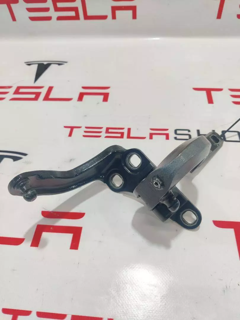 Петля двери к Tesla Model X 2019