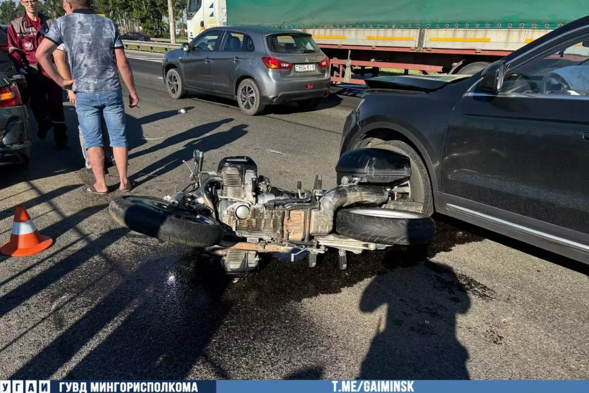 В массовой аварии на МКАД пострадал мотоциклист