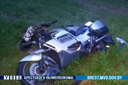 Мотоцикл Honda опрокинулся на автодороге Р99 в Барановичском районе