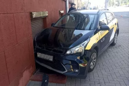 ДТП с такси на улице Свердлова в Минске – водитель потерял сознание