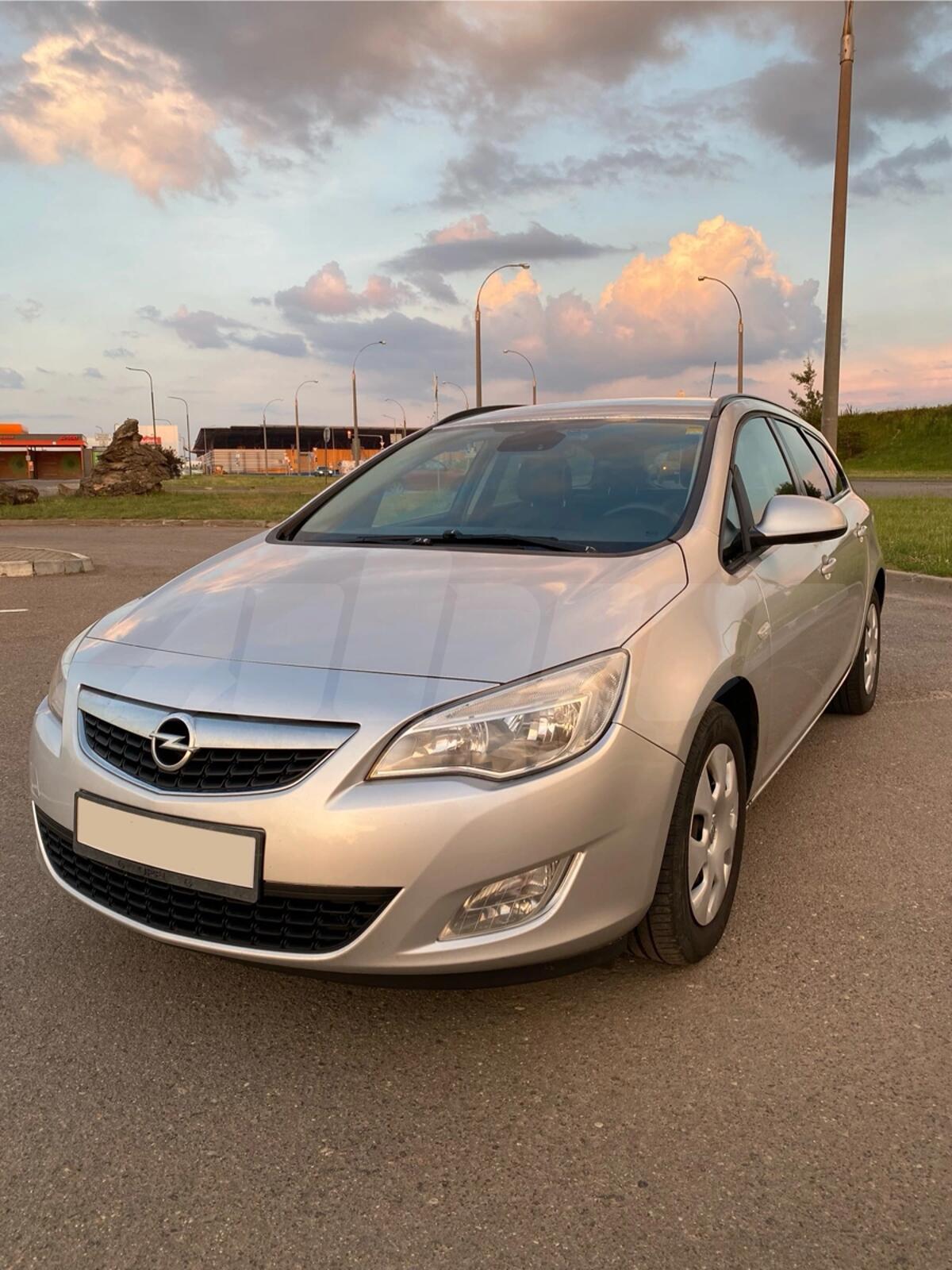 Opel Astra J, 2011