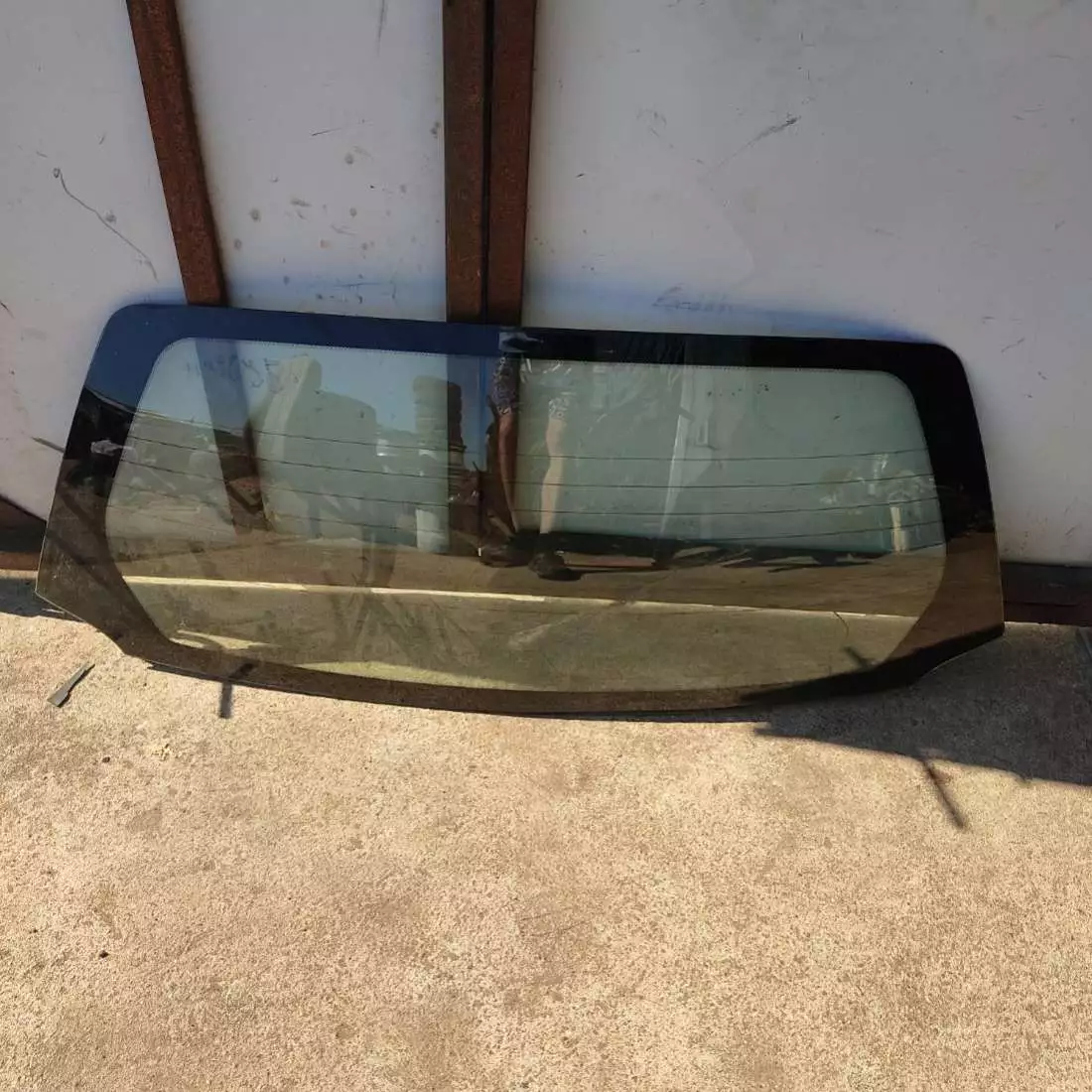 Стекло заднее к Mitsubishi Colt 1998