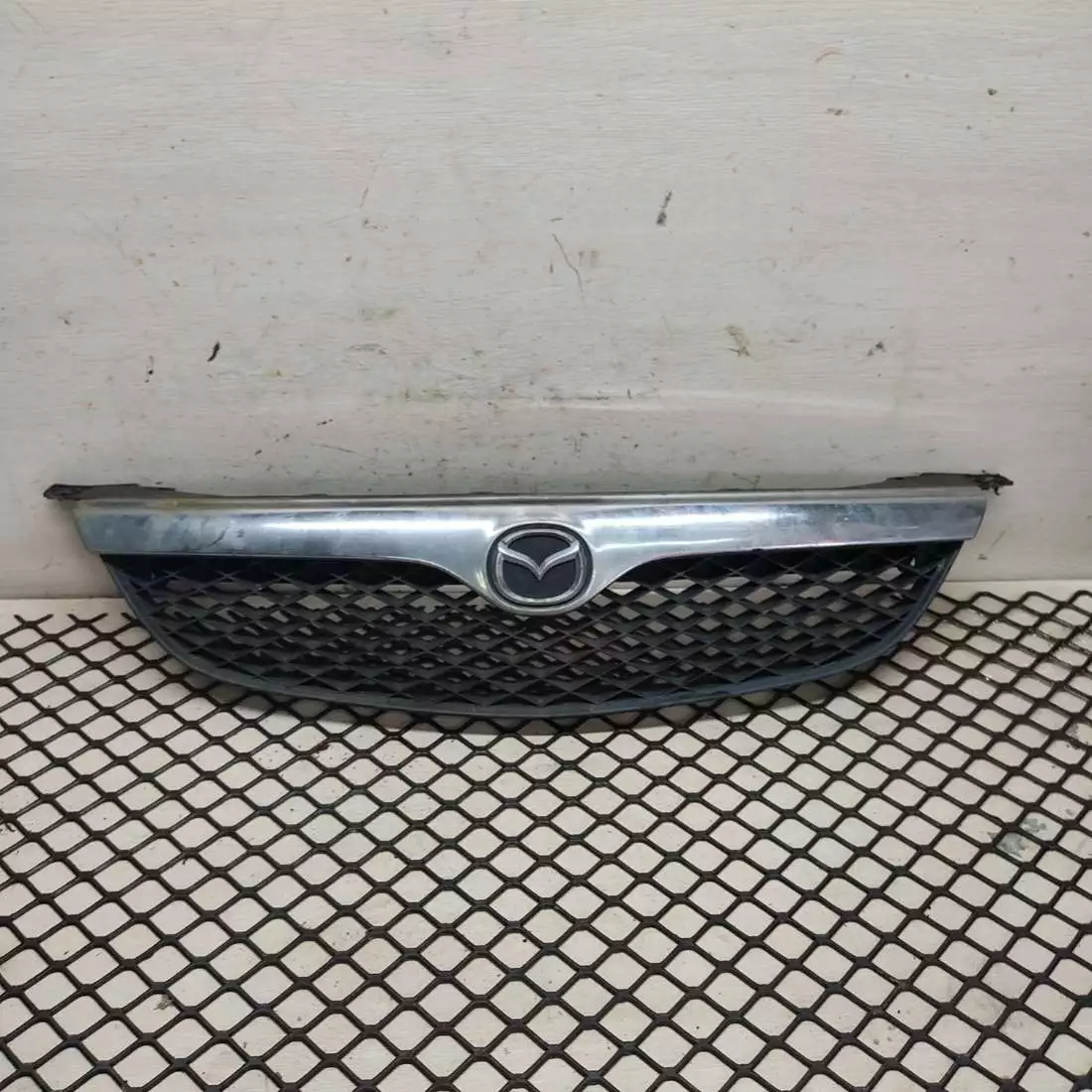 Решетка радиатора к Mazda 626 1999