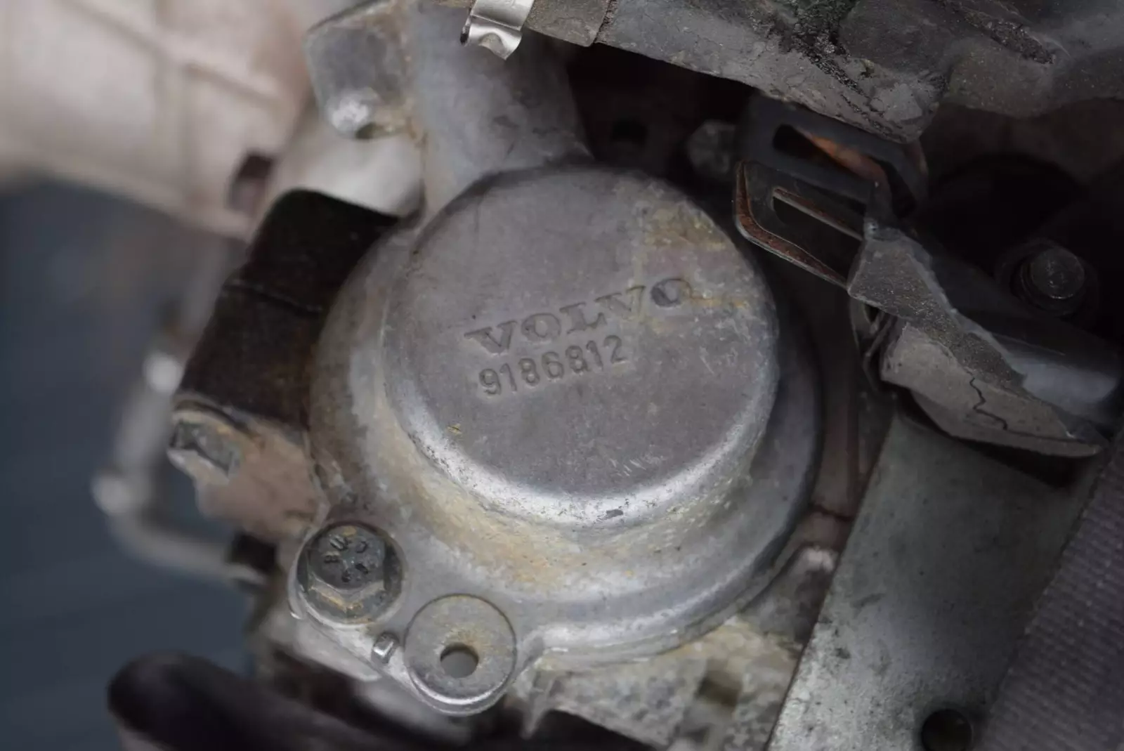 Крышка распредвала к Volvo V40 2004