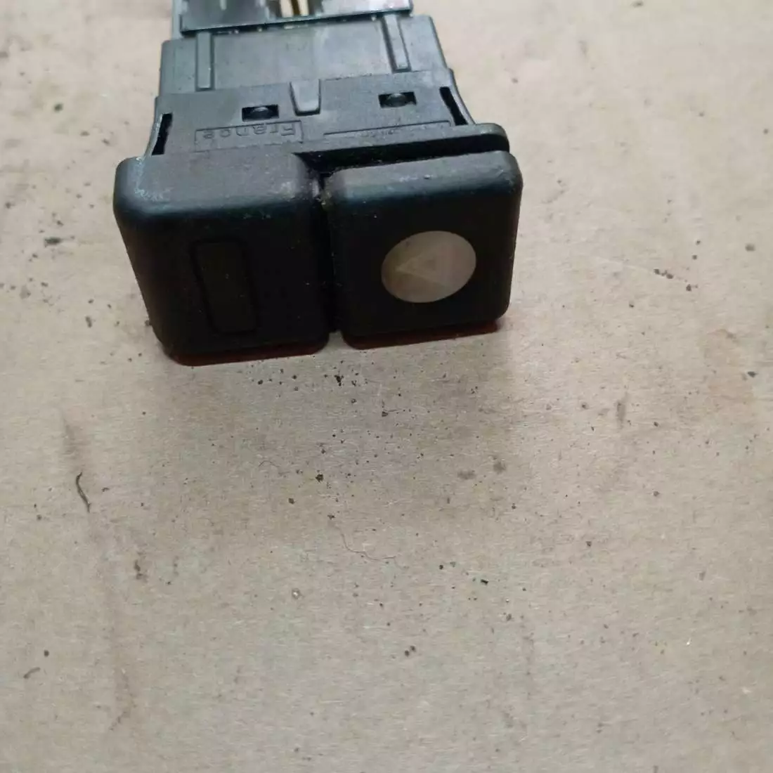 Кнопка  к Peugeot 405 1995