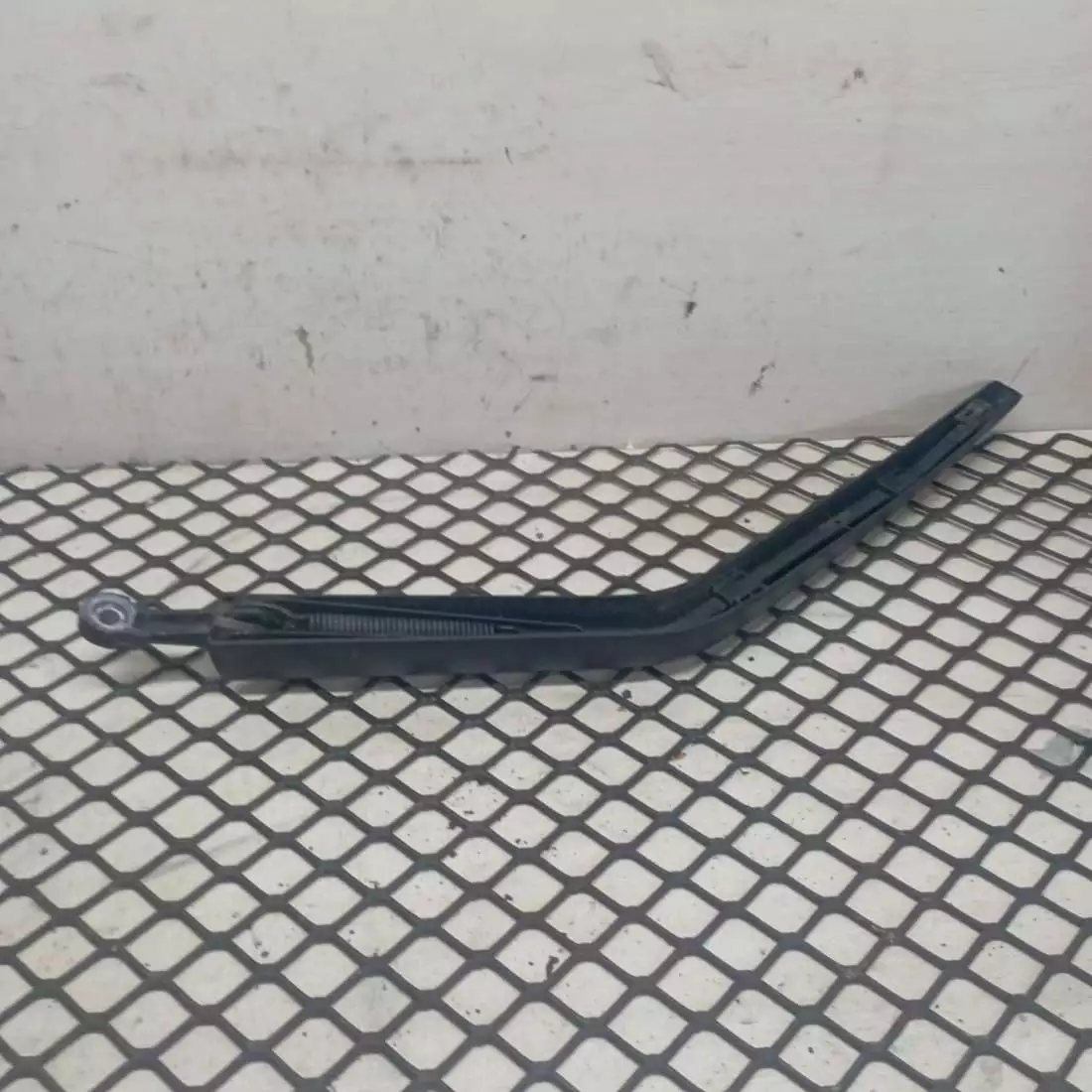Щеткодержатель задний к Renault Megane 1997