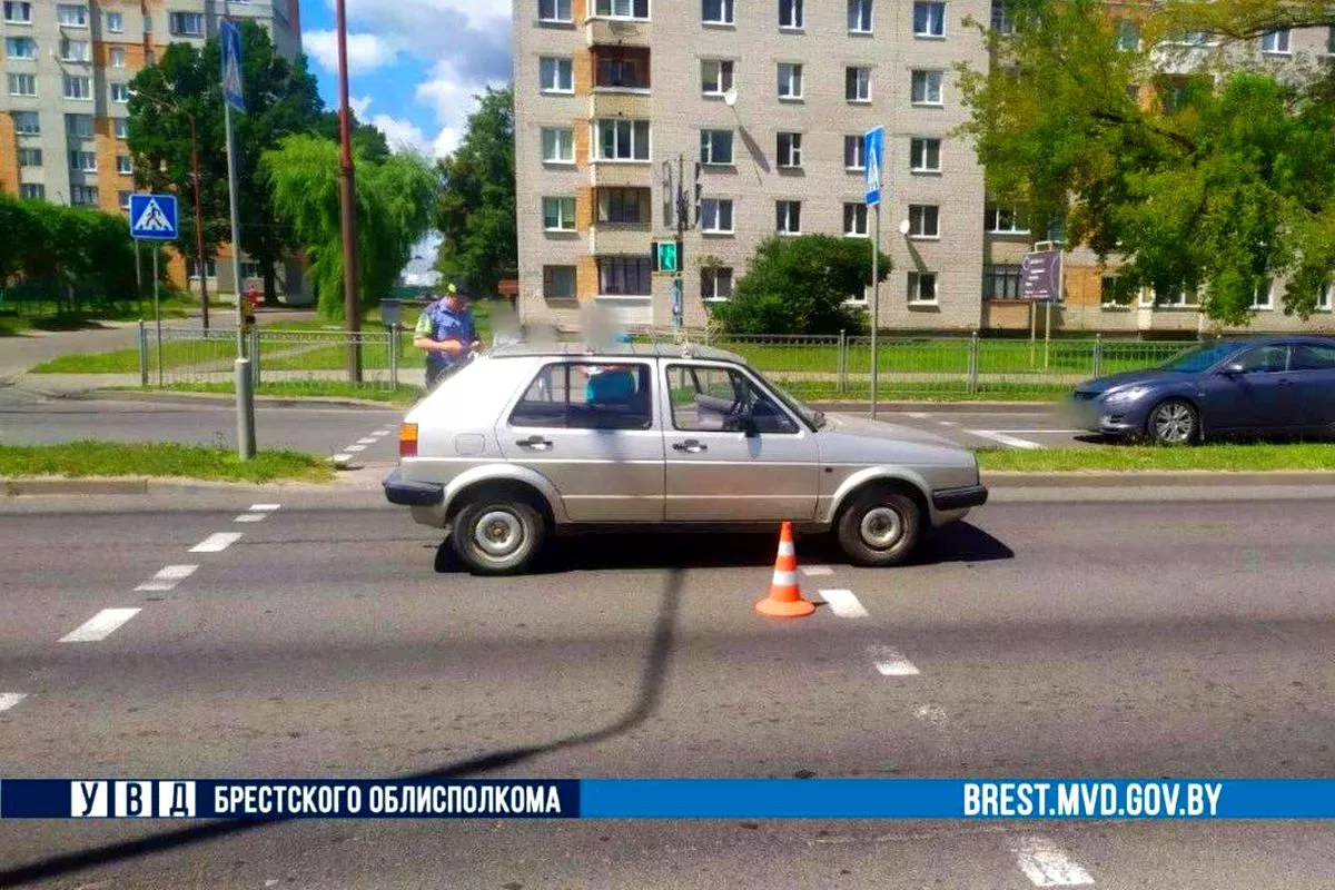 70-летняя водитель в Бресте поехала на красный и сбила пешехода