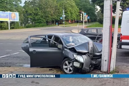 Нетрезвый 21-летний водитель врезался в опору освещения в Минске – двое пострадавших