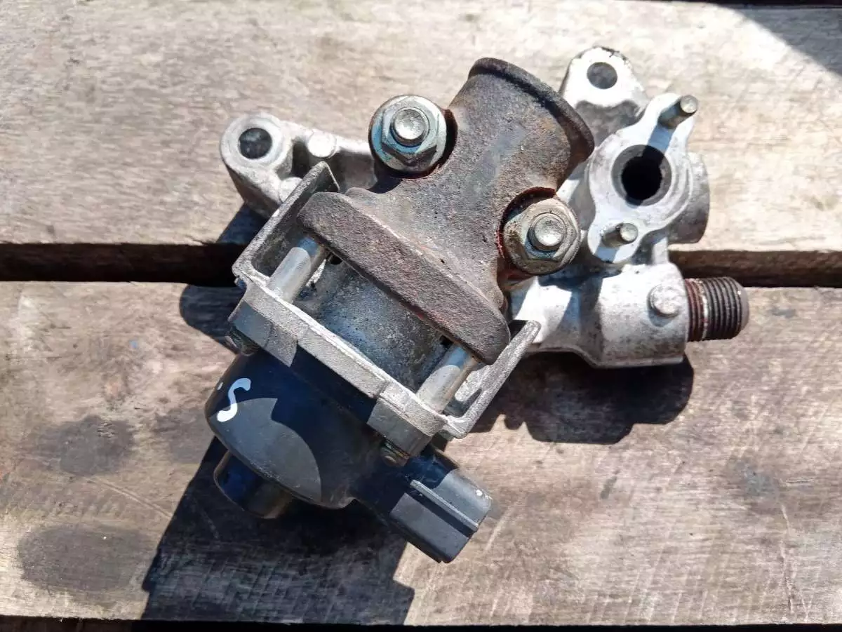 Клапан EGR к Mazda 3 2004