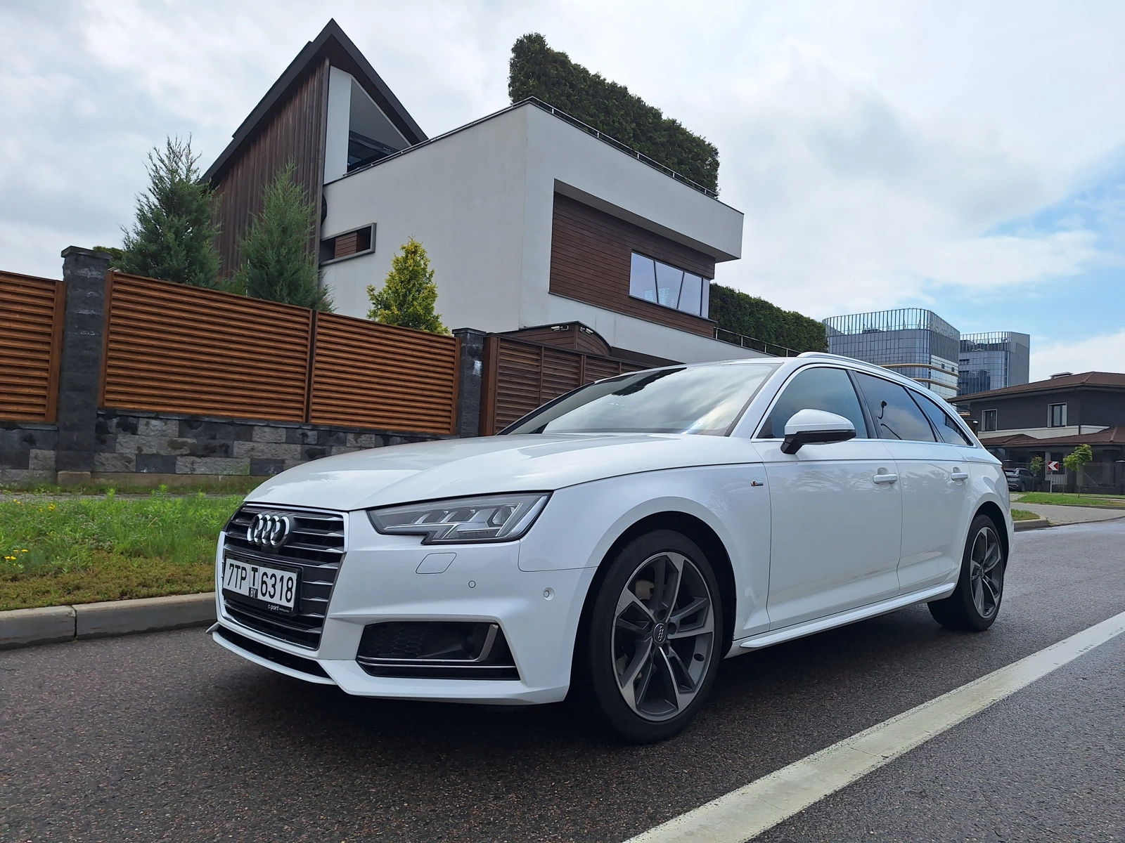 Audi A4 V (B9), 2016