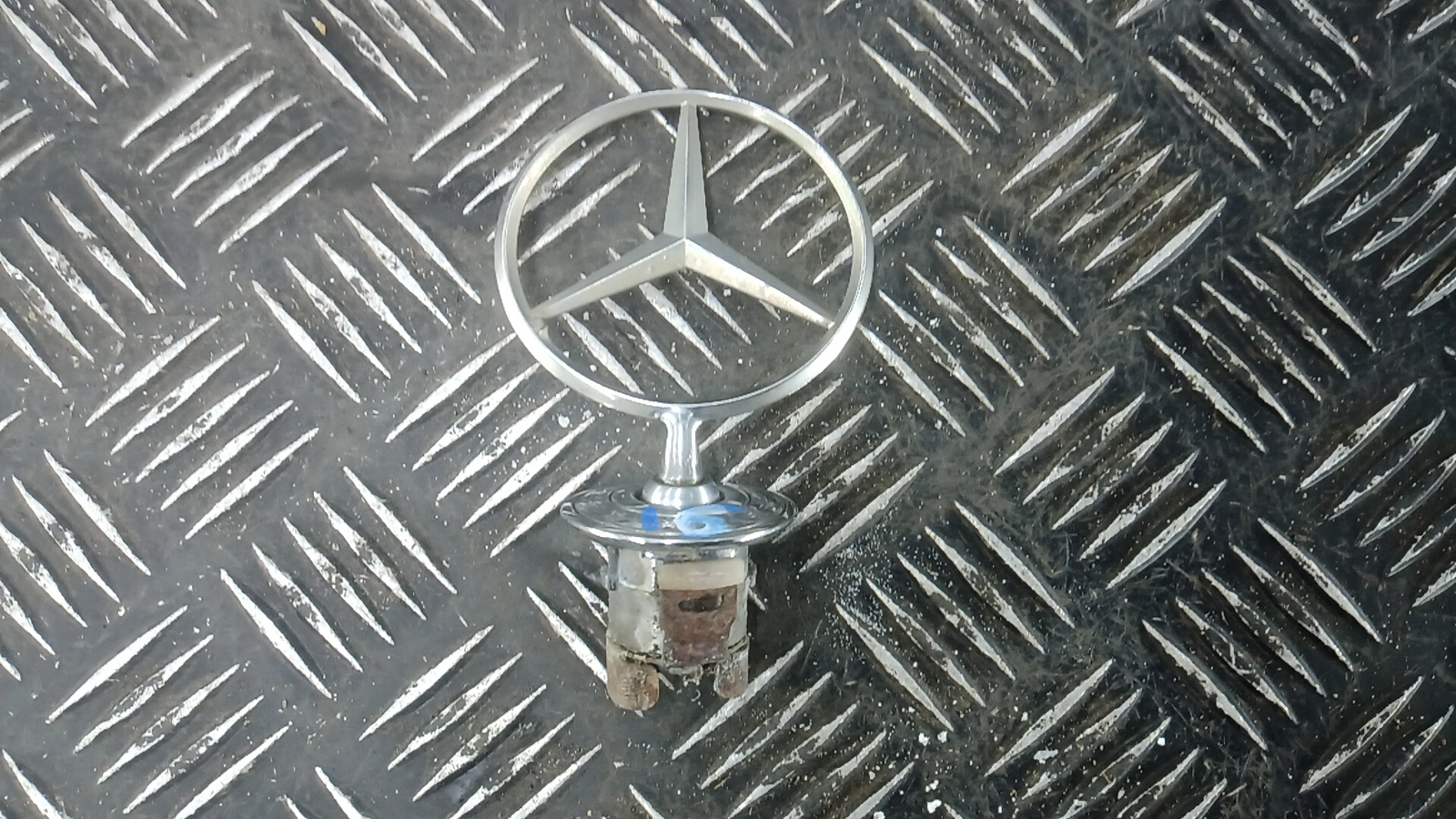 Эмблема к Mercedes-Benz E-klasse 2003