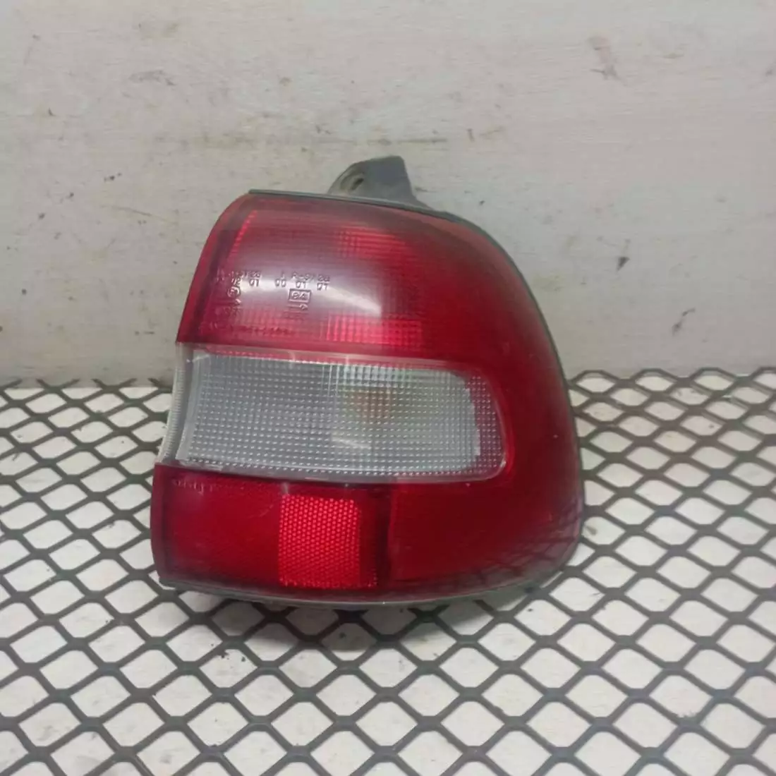 Фонарь задний правый к Suzuki Baleno 1999