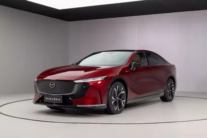 Новый автомобиль Mazda EZ-6В получил гибридную версию с запасом хода в 1000 км