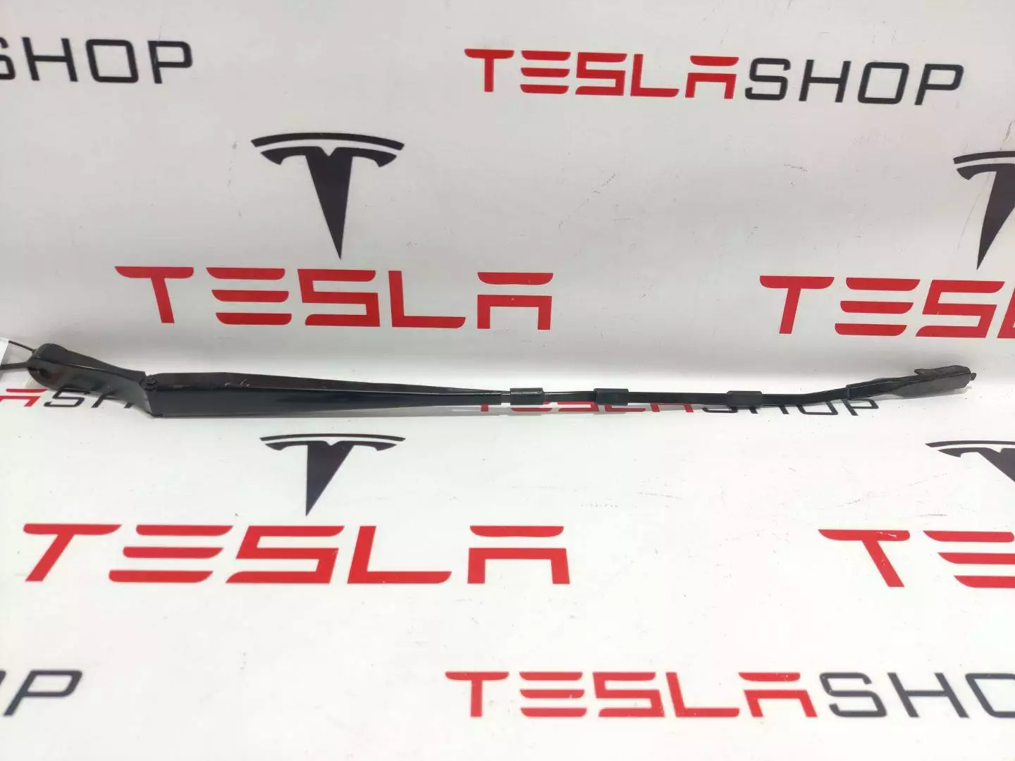 Щеткодержатель к Tesla Model X 2019