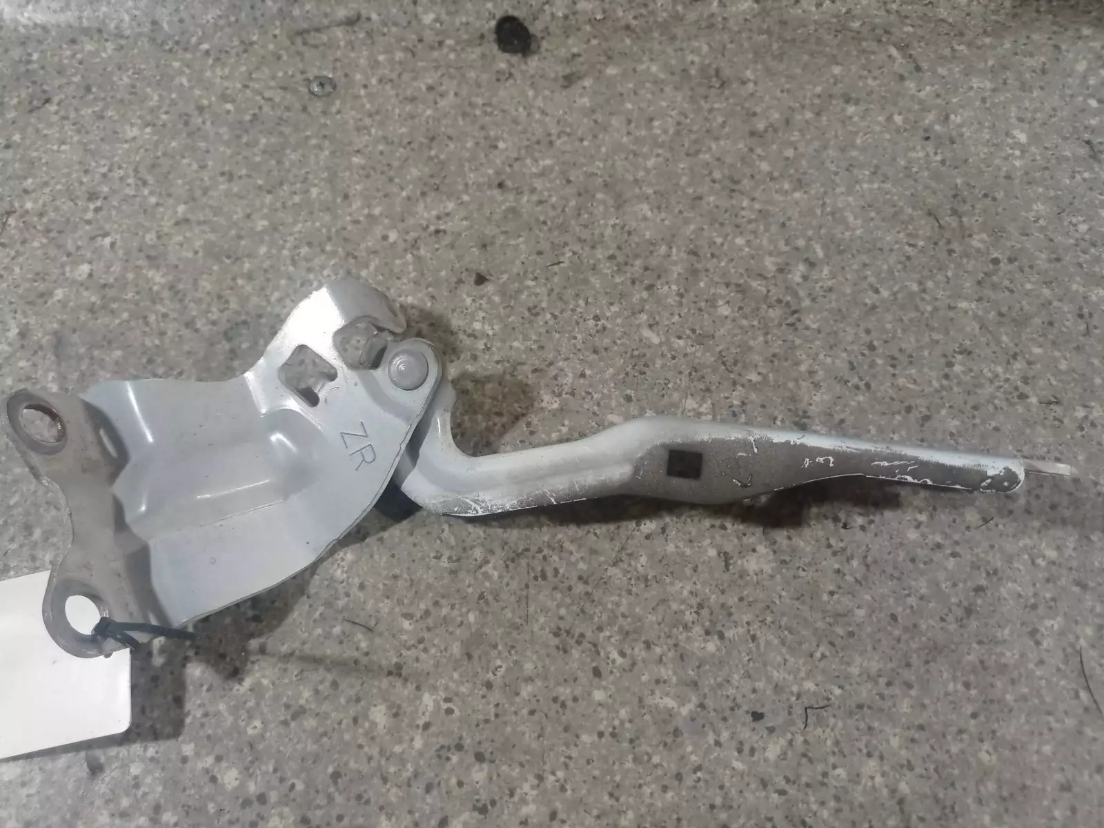 Петля капота правая к Mazda 3 2010