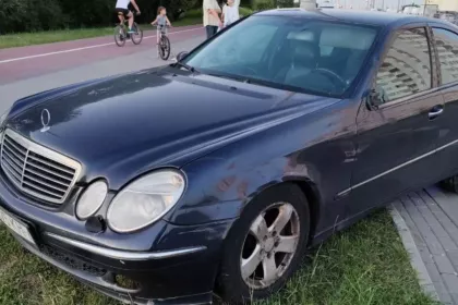 В Минске водитель Mercedes въехал в Fiat и сбил двух пешеходов на переходе