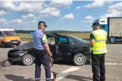 Автомобиль Audi, в котором ехали 8 человек, попал в аварию под Дзержинском. Пострадали все