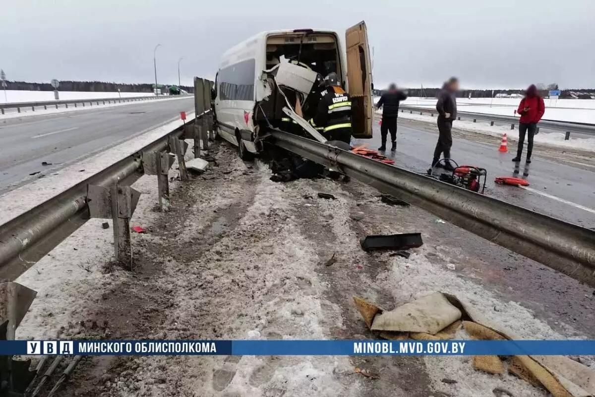 На трассе М4 маршрутку проткнул отбойник – водителя осудили на три года