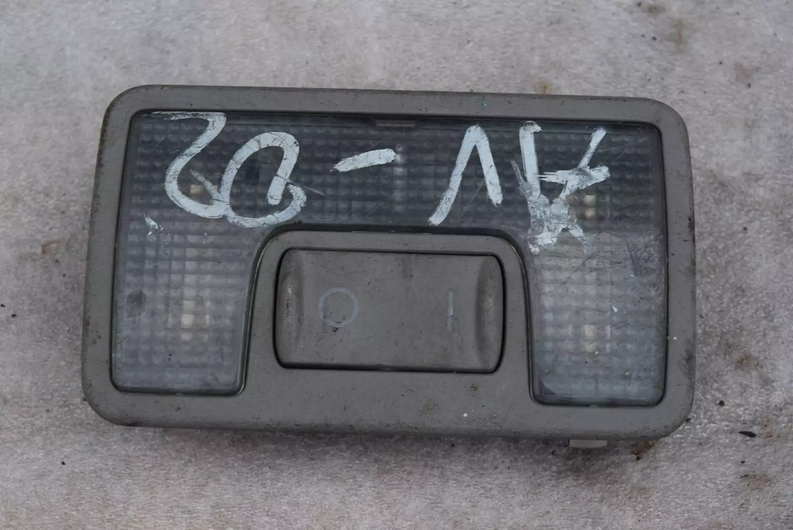 Фонарь салона (плафон) к Audi A4 2003