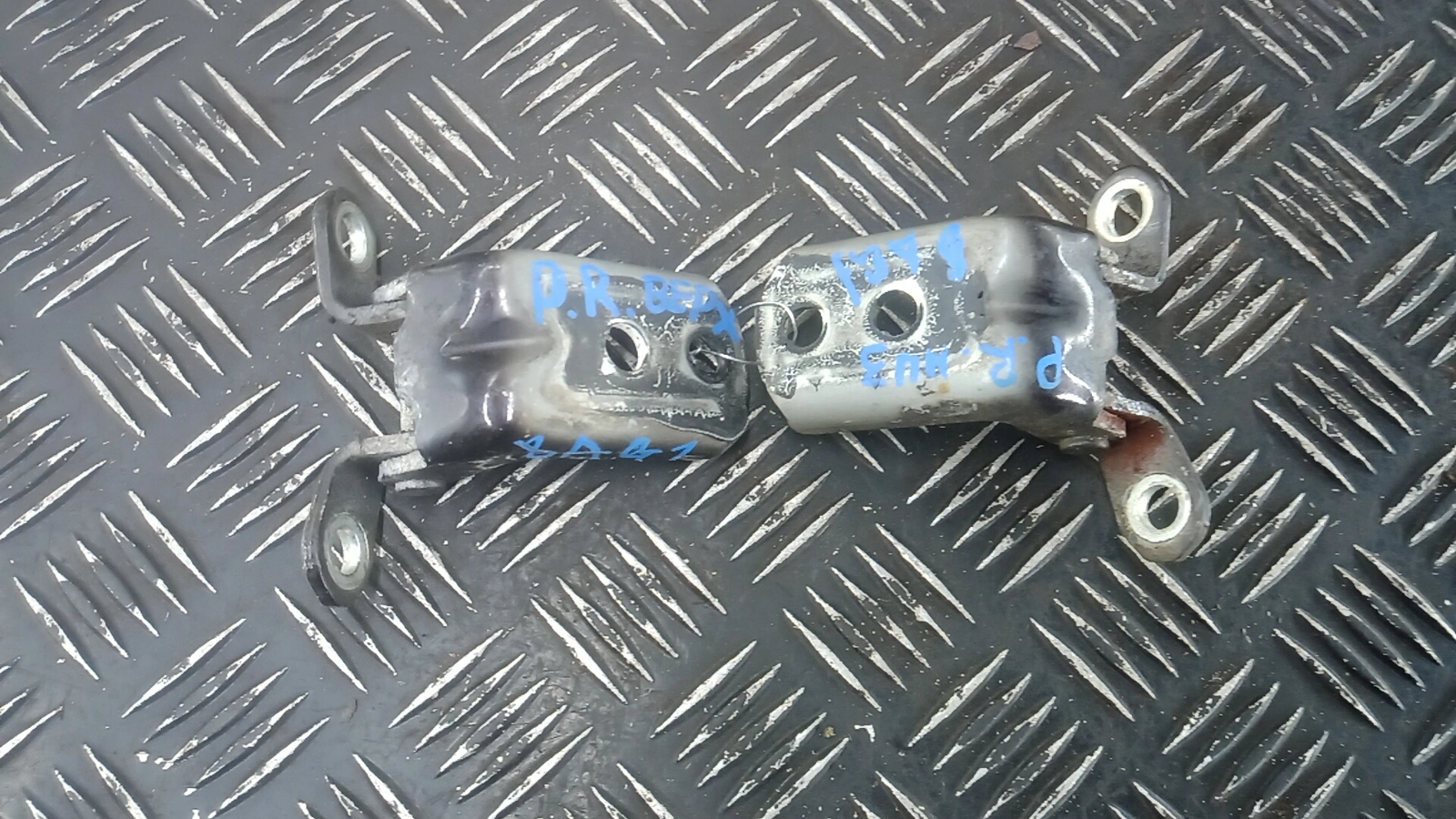 Петли к Nissan Qashqai 2014