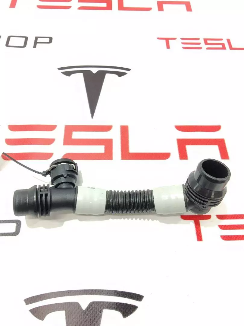 Патрубок радиатора к Tesla Model 3 2019