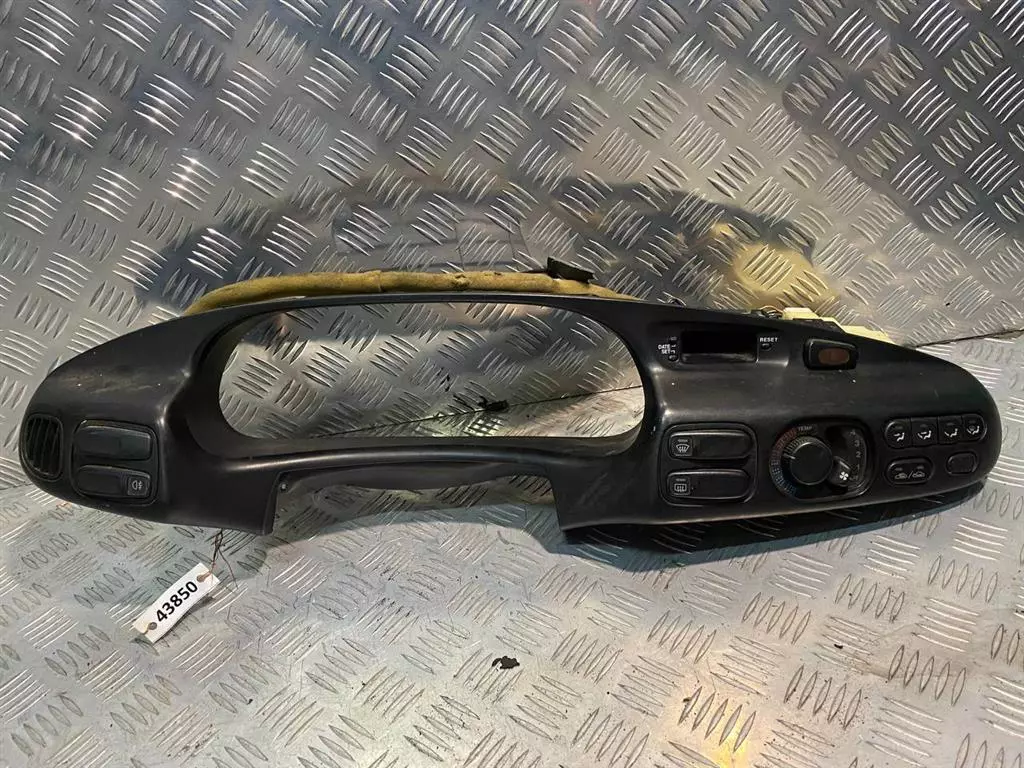 Кожух панели приборов к Mazda Xedos 6 1992