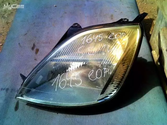 Фара левая к Ford Fiesta 2004