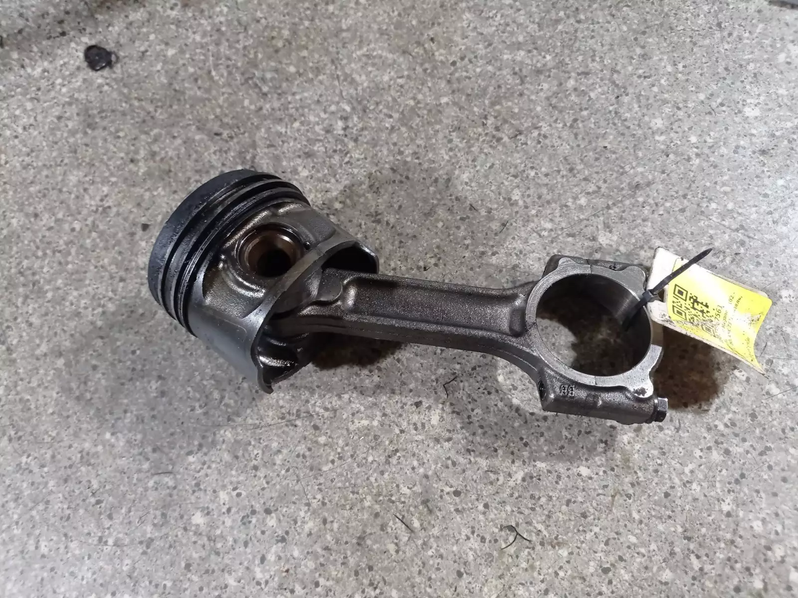 Поршень к Renault Megane 2004