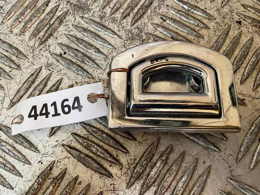Петля крепления груза к Volkswagen Touareg 2008