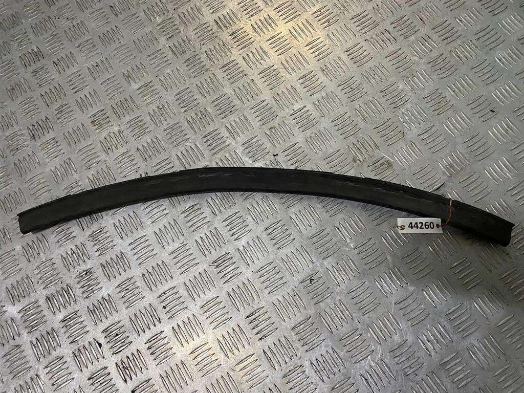 Уплотнитель капота к Volkswagen Touareg 2008