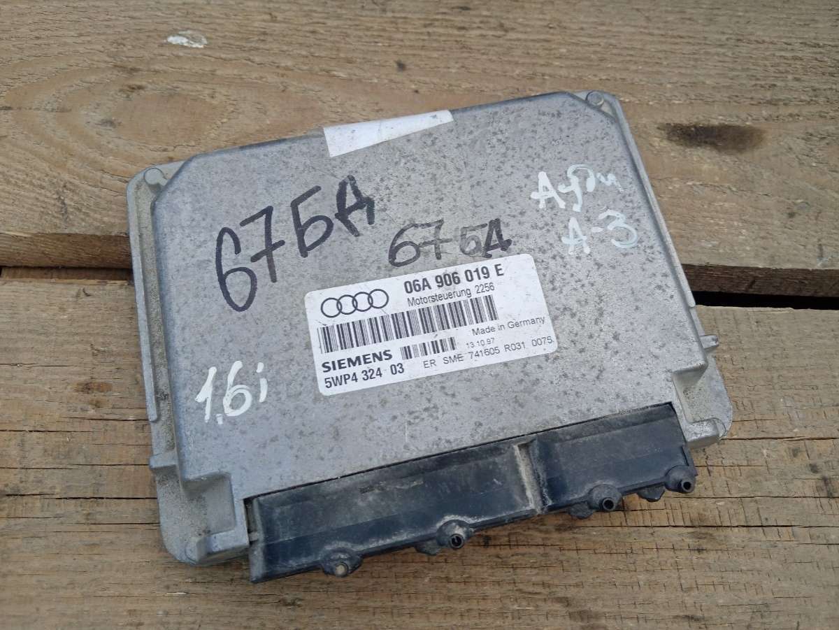 Блок управления двигателем к Audi A3 1997