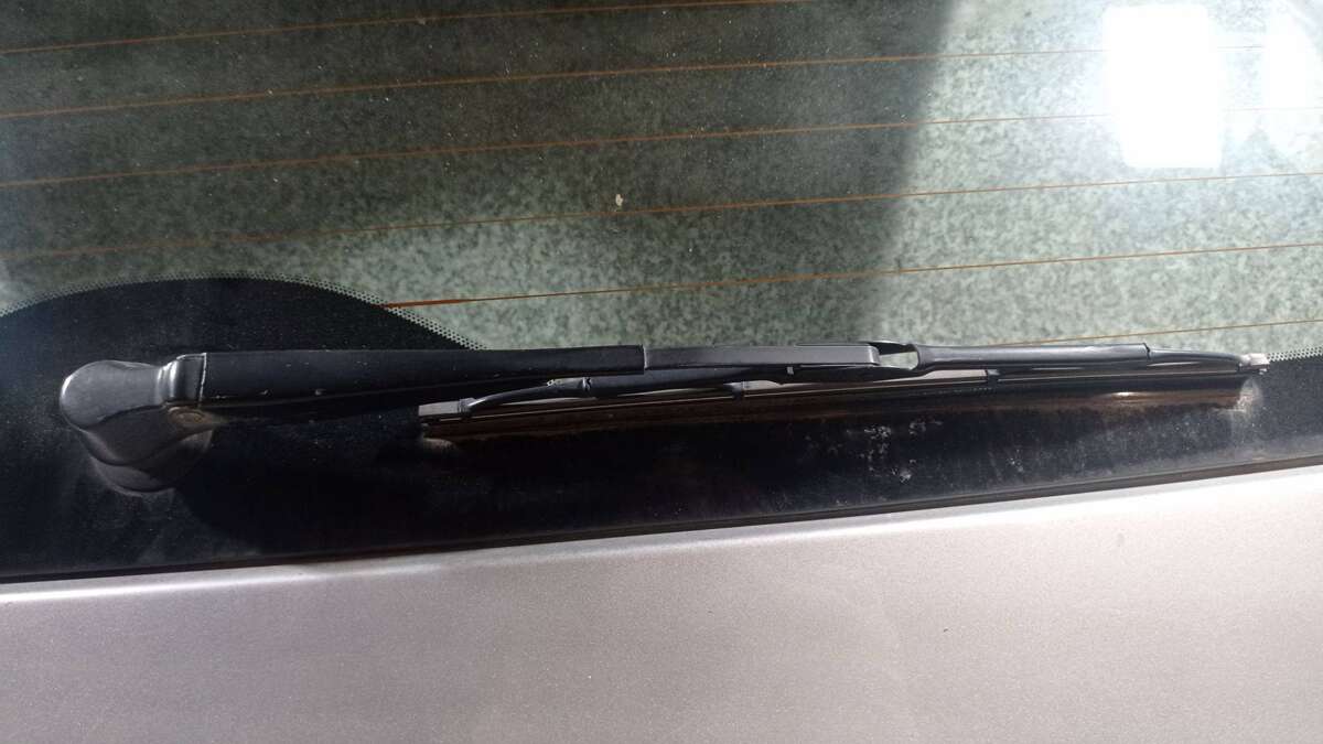 Щеткодержатель задний к Ford Fusion 2004